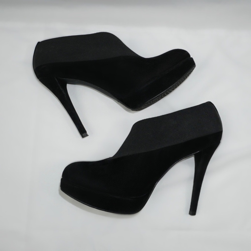 Stuart Weitzman - Suede Pumps - 8.5M